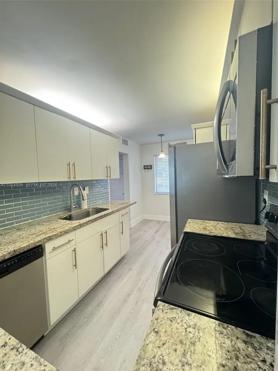 163 Lakeview Dr #204, Weston, FL 33326 - Image #3