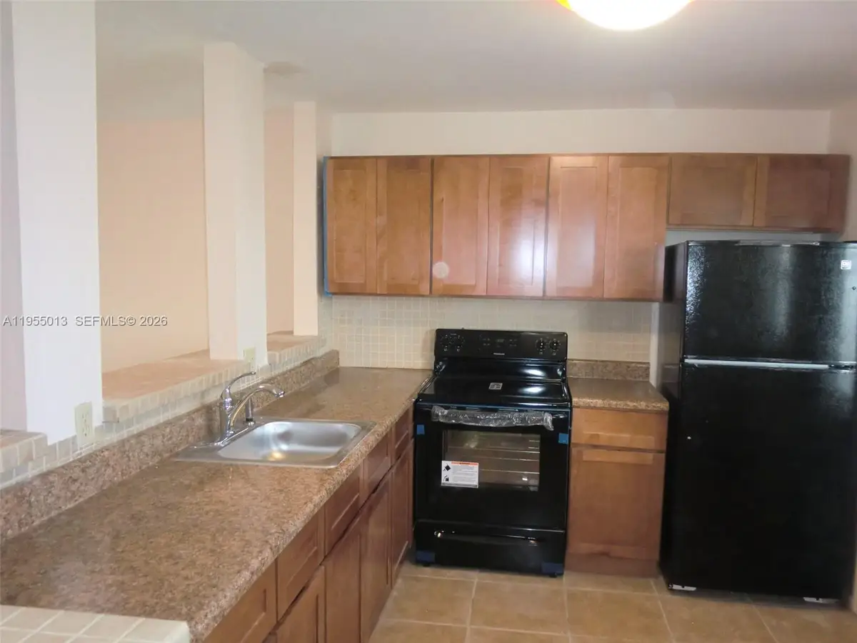218 NE 12th Ave #507, Hallandale Beach, FL 33009 - Image #1