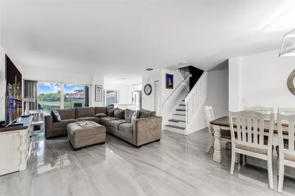 6934 SW 164th Ct, Miami, FL 33193