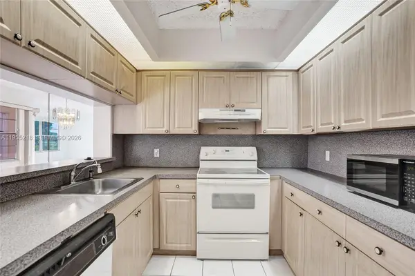 900 SW 128th Ave #103D, Pembroke Pines, FL 33027