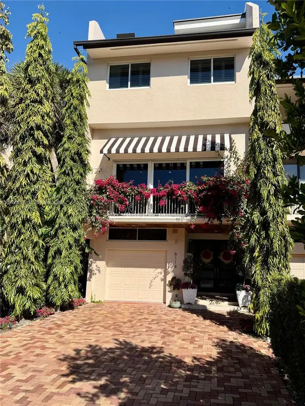 6114 Paradise Point Dr, Palmetto Bay, FL 33157