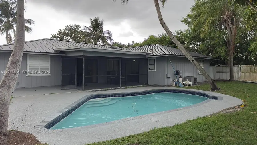 323 W Canterbury Dr W, Riviera Beach, FL 33407 - Image #2