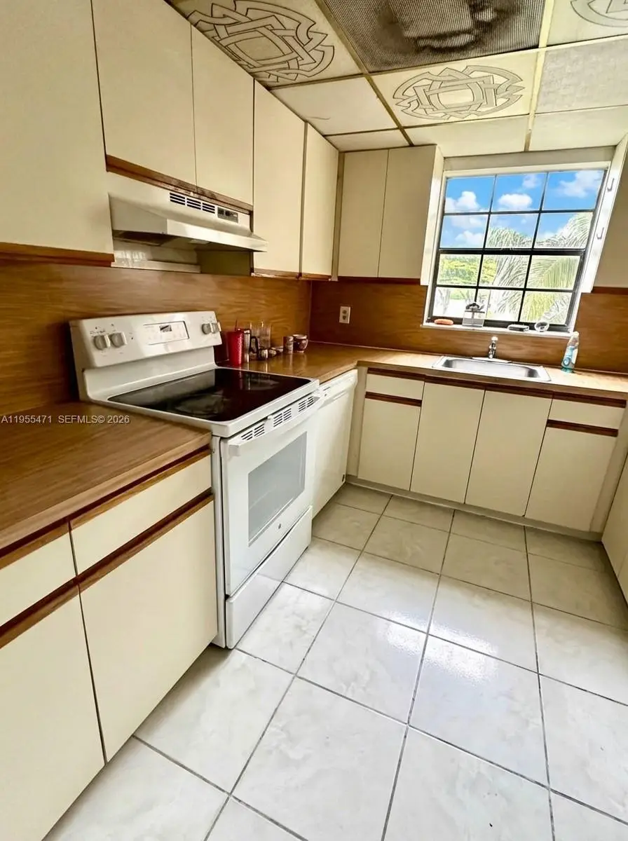 2582 W 56th St #201, Hialeah, FL 33016 - #3