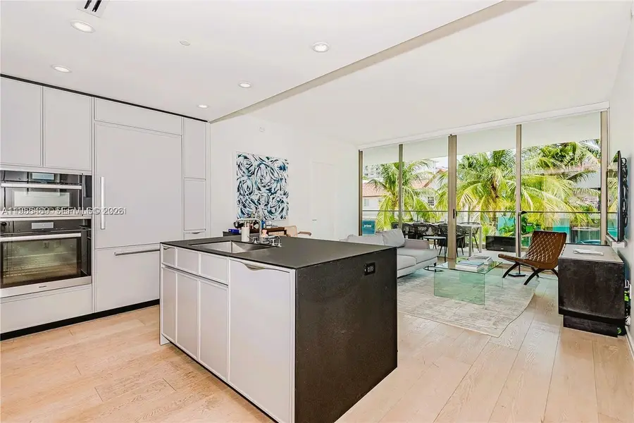 300 E Collins Ave #2D, Miami Beach, FL 33139 - Image #2