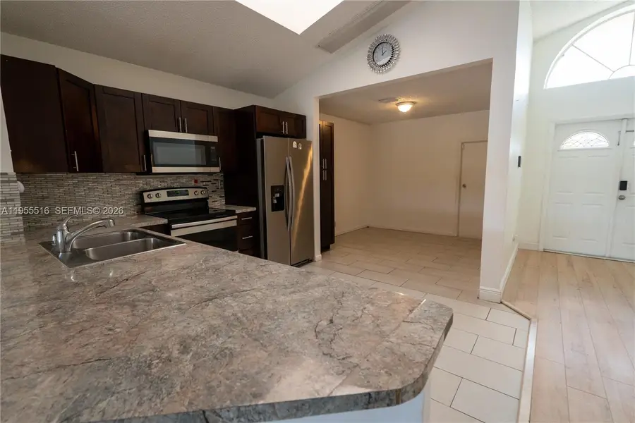 9936 W Daffodil Ln, Miramar, FL 33025 - Image #3