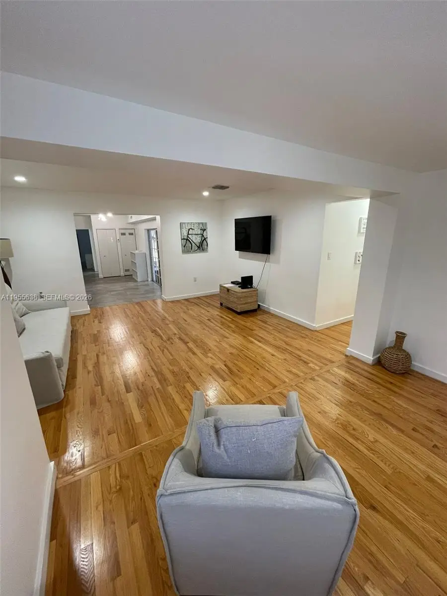 2375 NE 185th St, Miami, FL 33180 - Image #3