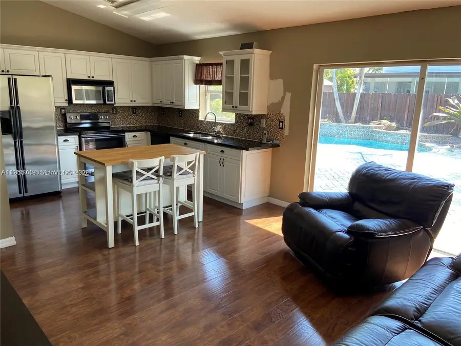 18121 SW 152nd Ct, Miami, FL 33187 - Image #3