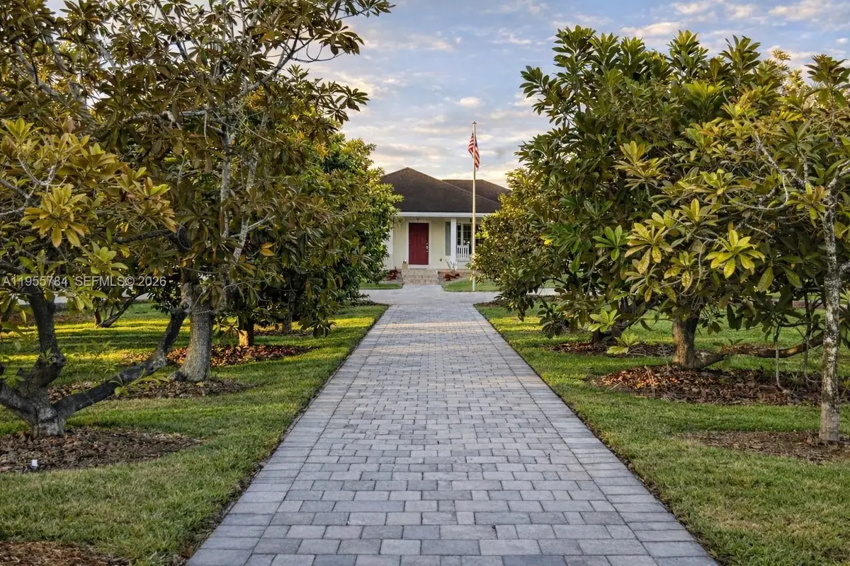 19695 SW 206th St, Miami, FL 33187 - #1