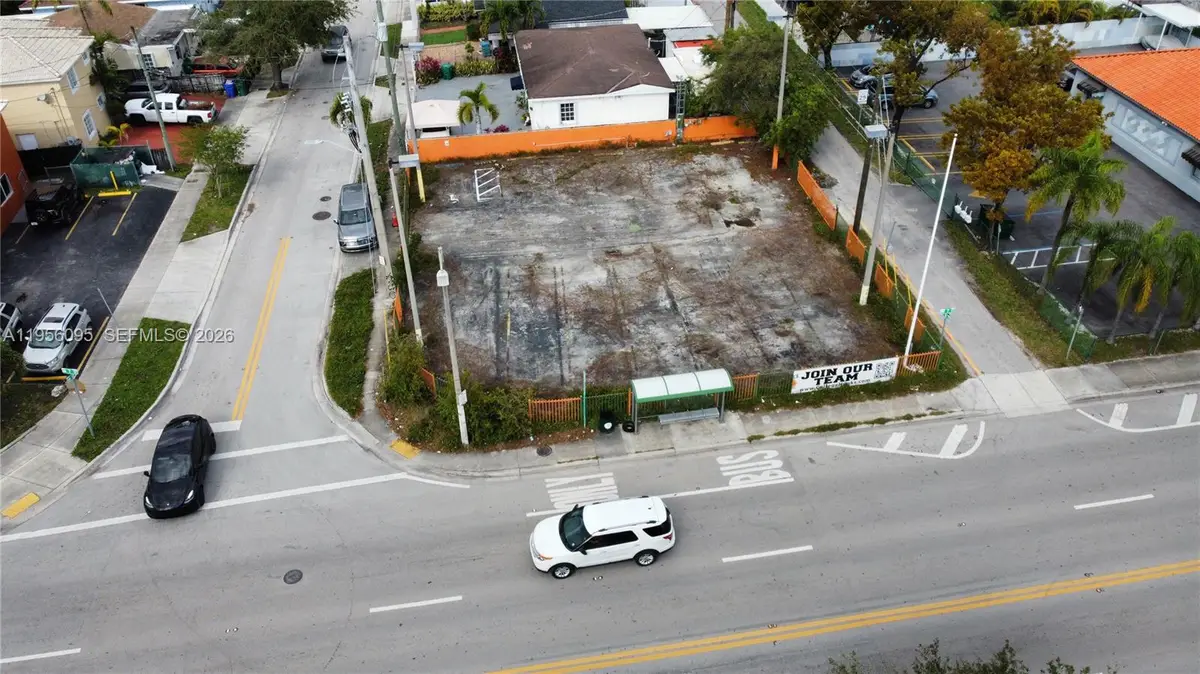 705 NW 18th Pl, Miami, FL 33125 - Image #1