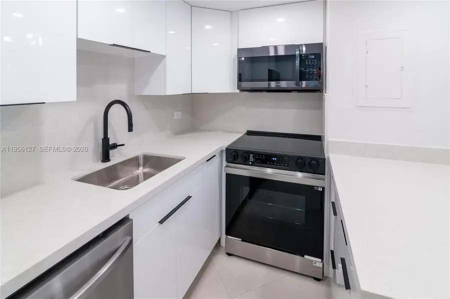 825 Brickell Bay Dr #1448, Miami, FL 33131 - Image #3