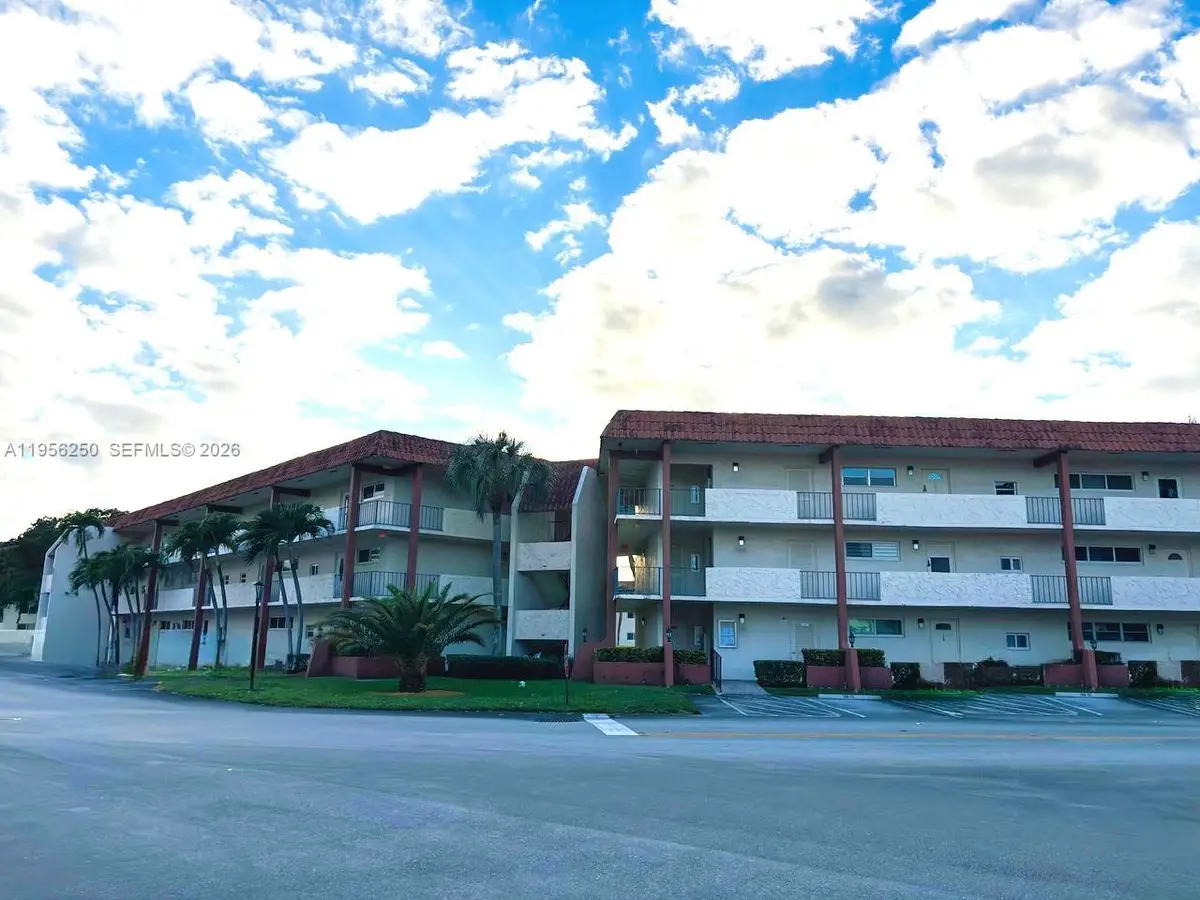 411 S Hollybrook Dr #305, Pembroke Pines, FL 33025 - Image #1