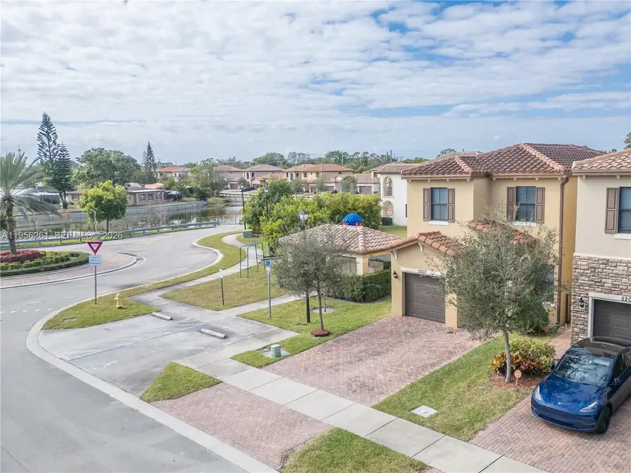 5203 NW 50th Ter, Tamarac, FL 33319 - Image #2
