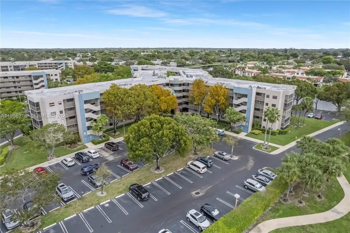 901 Colony Point Cir #123, Pembroke Pines, FL 33026 - Image #1