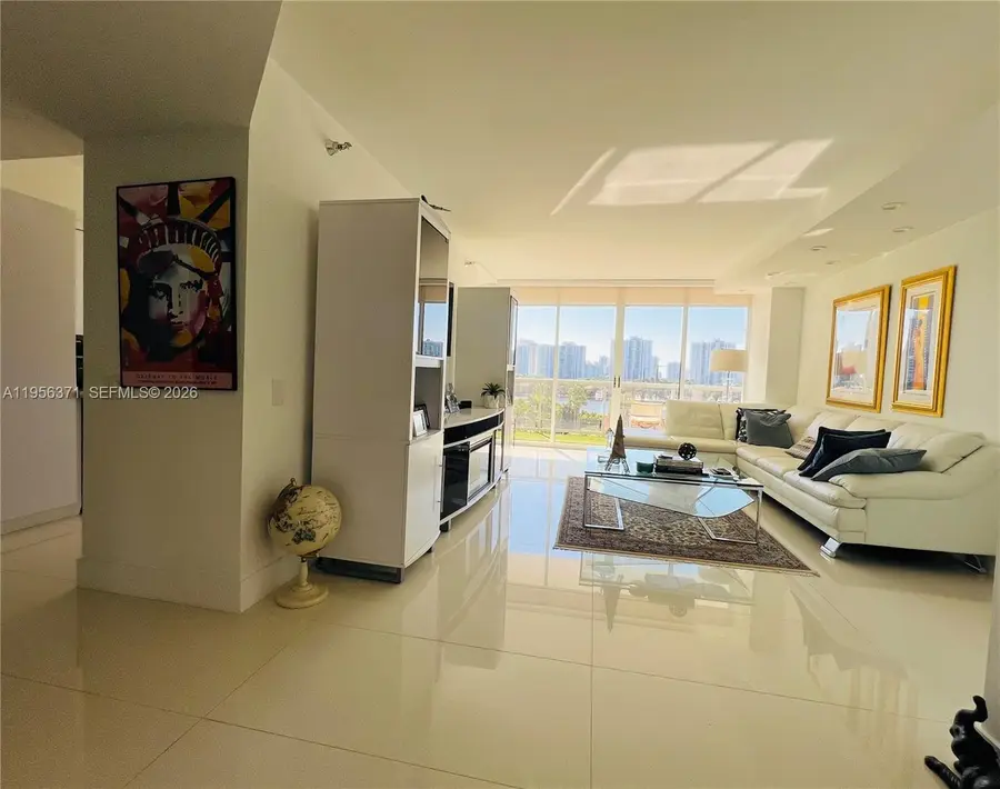 3640 Yacht Club Dr #609, Aventura, FL 33180 - Image #2