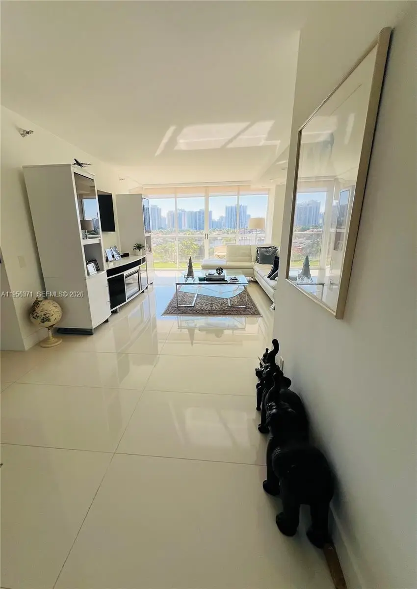 3640 Yacht Club Dr #609, Aventura, FL 33180 - Image #3