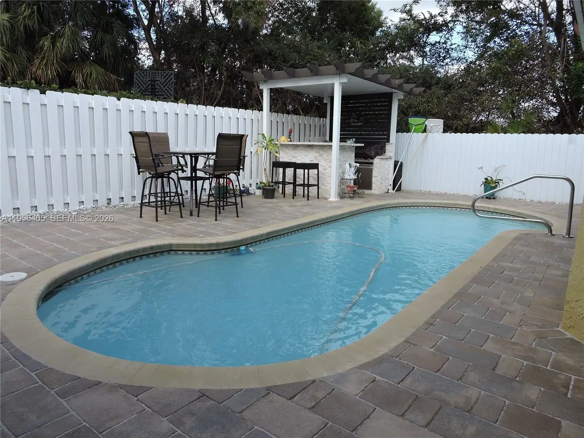 10575 SW 12th Mnr, Pembroke Pines, FL 33025 - Image #1