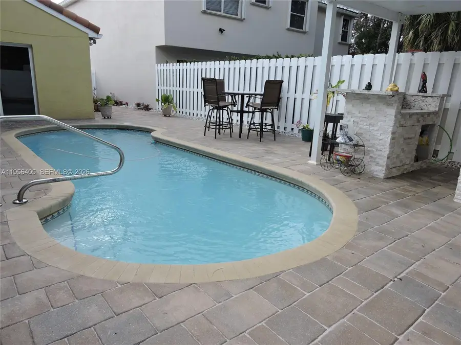 10575 SW 12th Mnr, Pembroke Pines, FL 33025 - Image #2