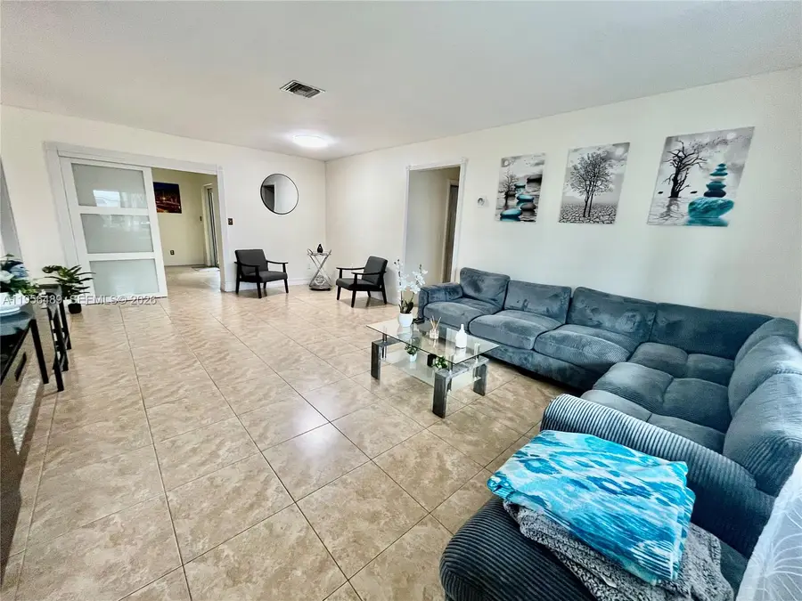 1201 NW 78th Ave, Pembroke Pines, FL 33024 - Image #2