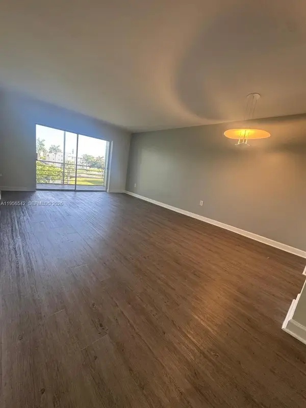 8600 Sunrise Lakes Blvd #303, Sunrise, FL 33322