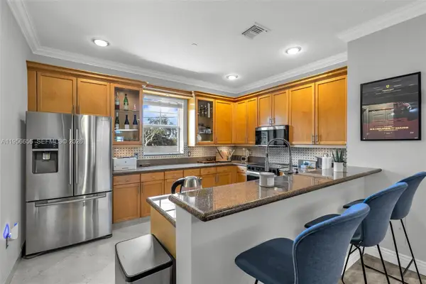 1033 NE 17th Way #1905, Fort Lauderdale, FL 33304