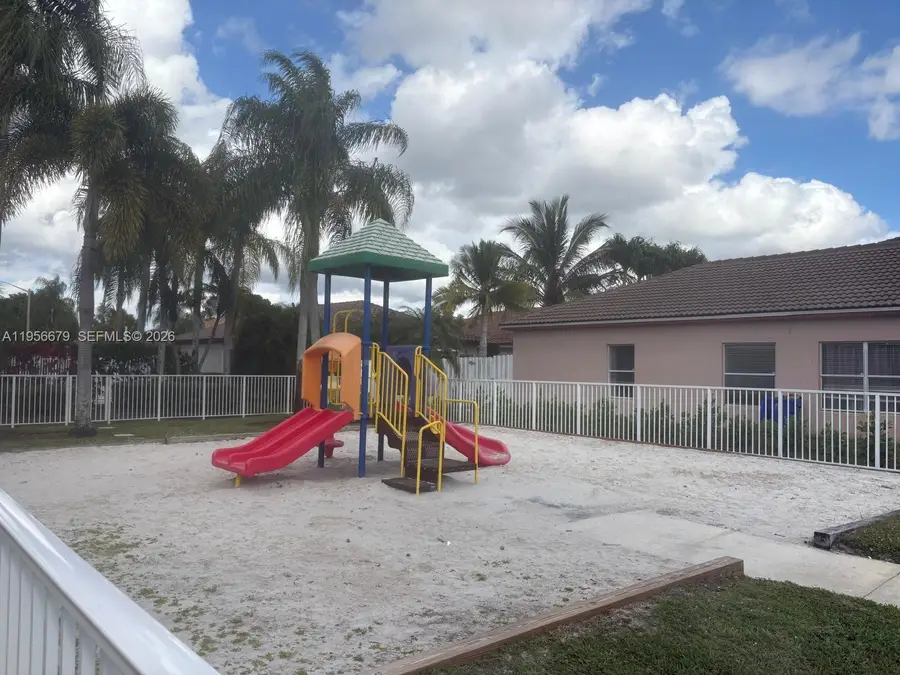 19249 NW 13th St, Pembroke Pines, FL 33029 - Image #2