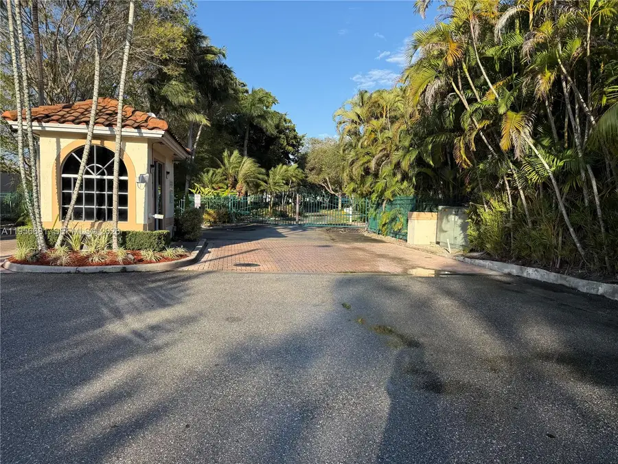 712 W Palm Aire Dr, Pompano Beach, FL 33069 - #3