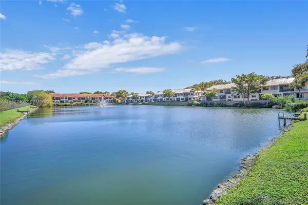 3405 Emerald Oaks Dr #207, Hollywood, FL 33021