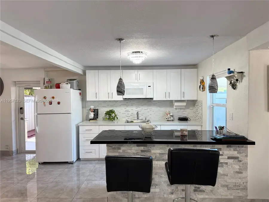 1120 N 61st Ave, Hollywood, FL 33024 - Image #2