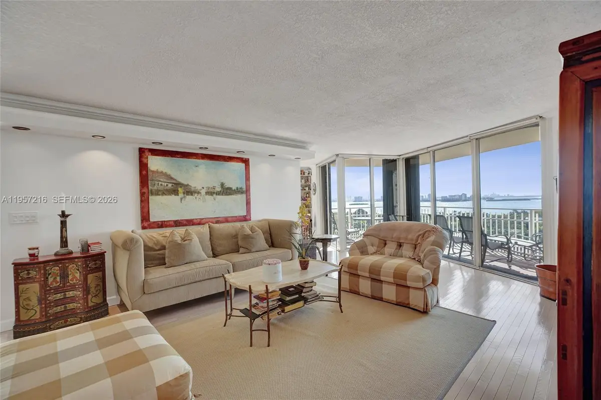 1000 Quayside Ter #1402, Miami, FL 33138 - Image #1