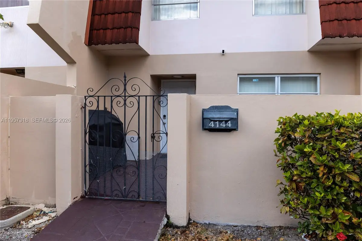 4144 Inverrary Dr #15G, Lauderhill, FL 33319 - Image #1