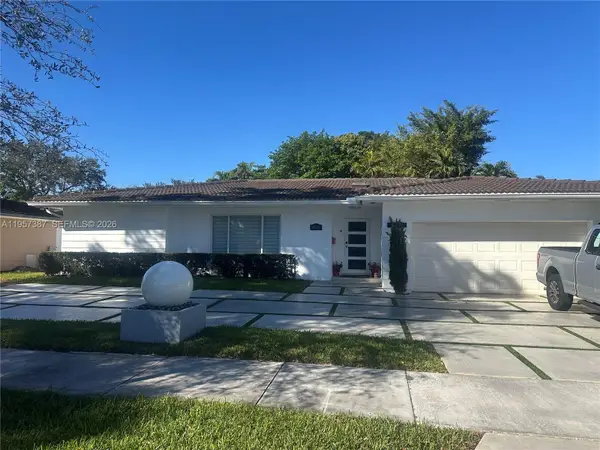 14530 Sabal Dr, Miami Lakes, FL 33014