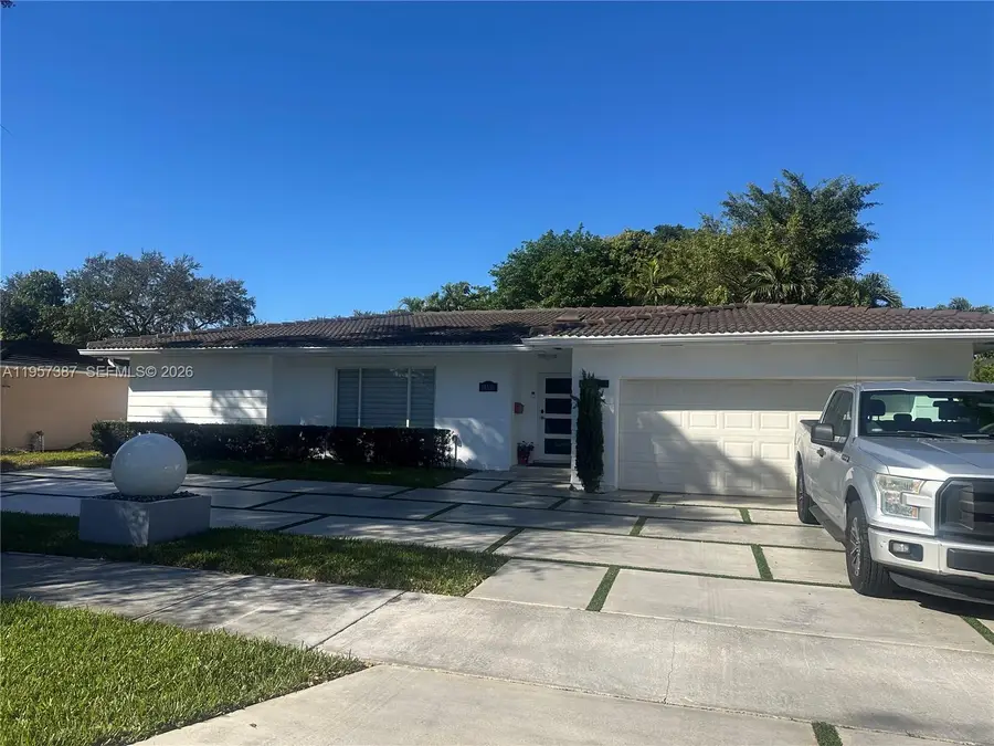 14530 Sabal Dr, Miami Lakes, FL 33014 - #2