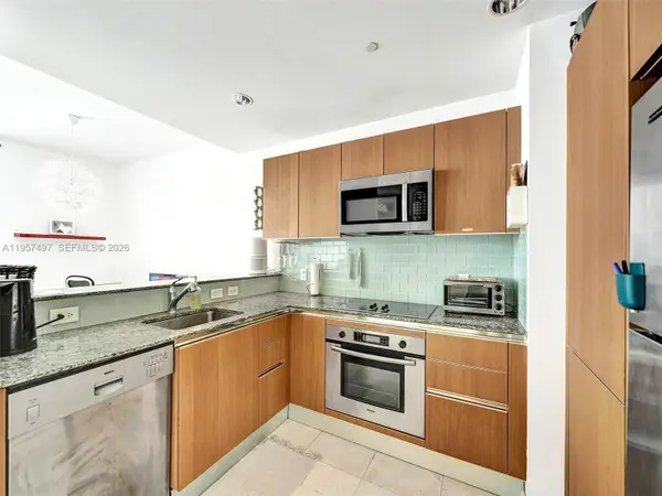 1050 Brickell Ave #2722, Miami, FL 33131