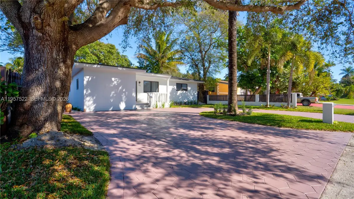 315 NE 160th Ter, Miami, FL 33162 - Image #1