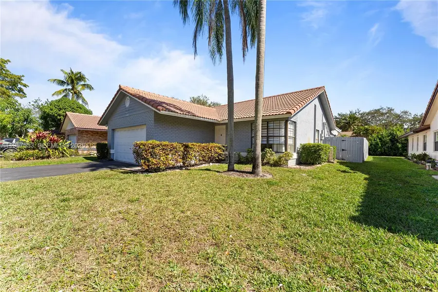 2915 NW 95th Ave, Coral Springs, FL 33065 - Image #2