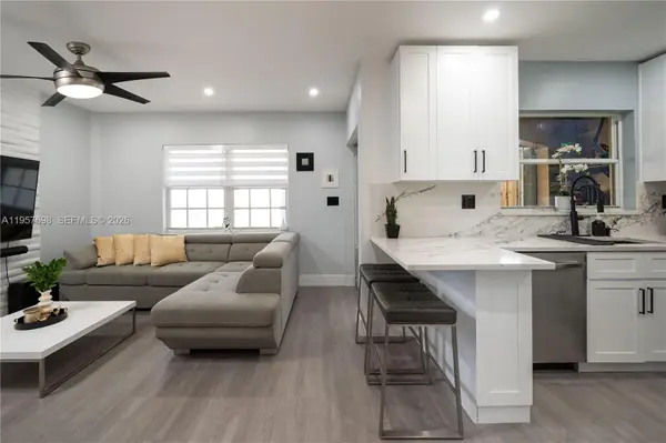 15863 SW 71st St, Miami, FL 33193