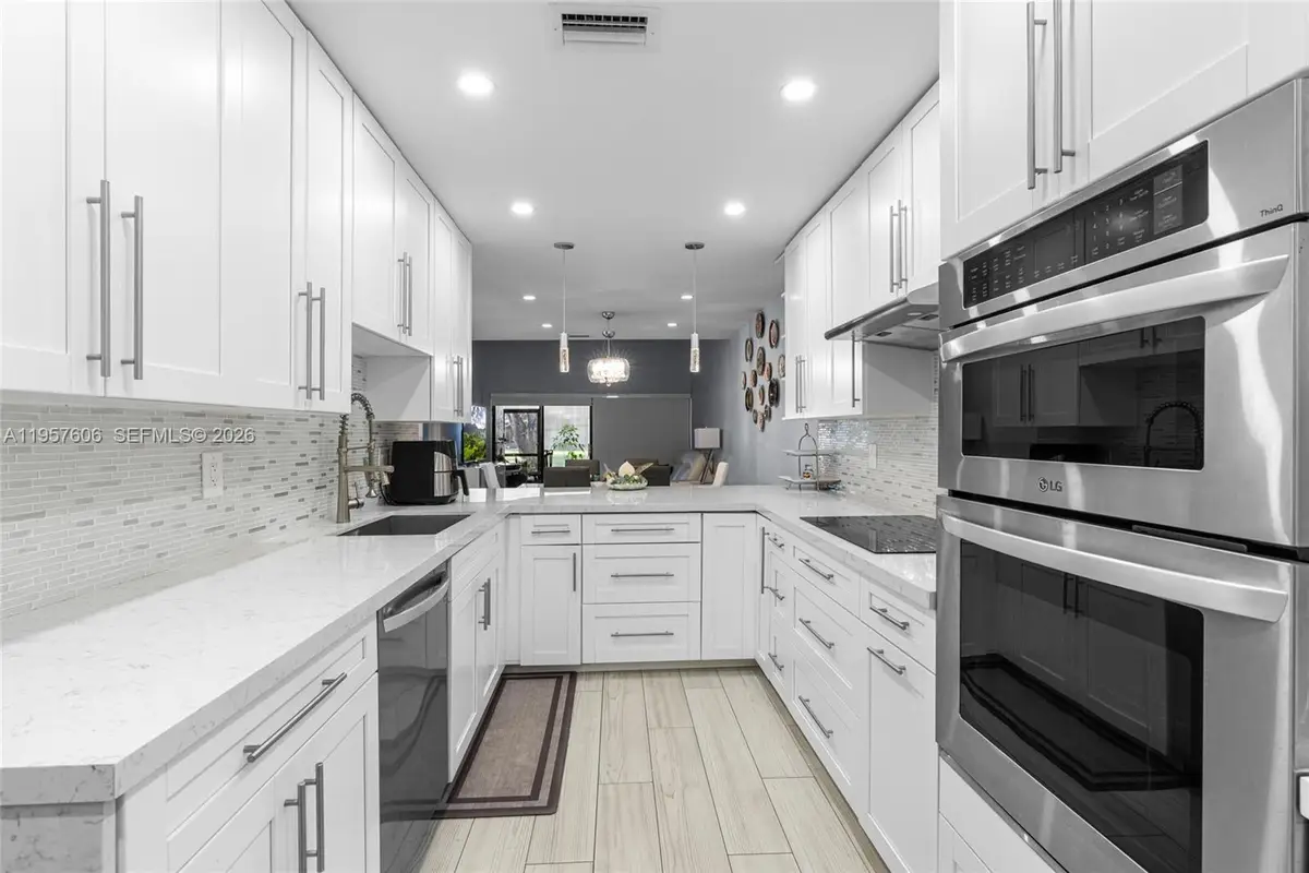 1064 NW 97th Ave, Pembroke Pines, FL 33024 - Image #1