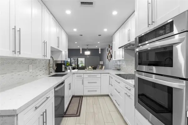 1064 NW 97th Ave, Pembroke Pines, FL 33024