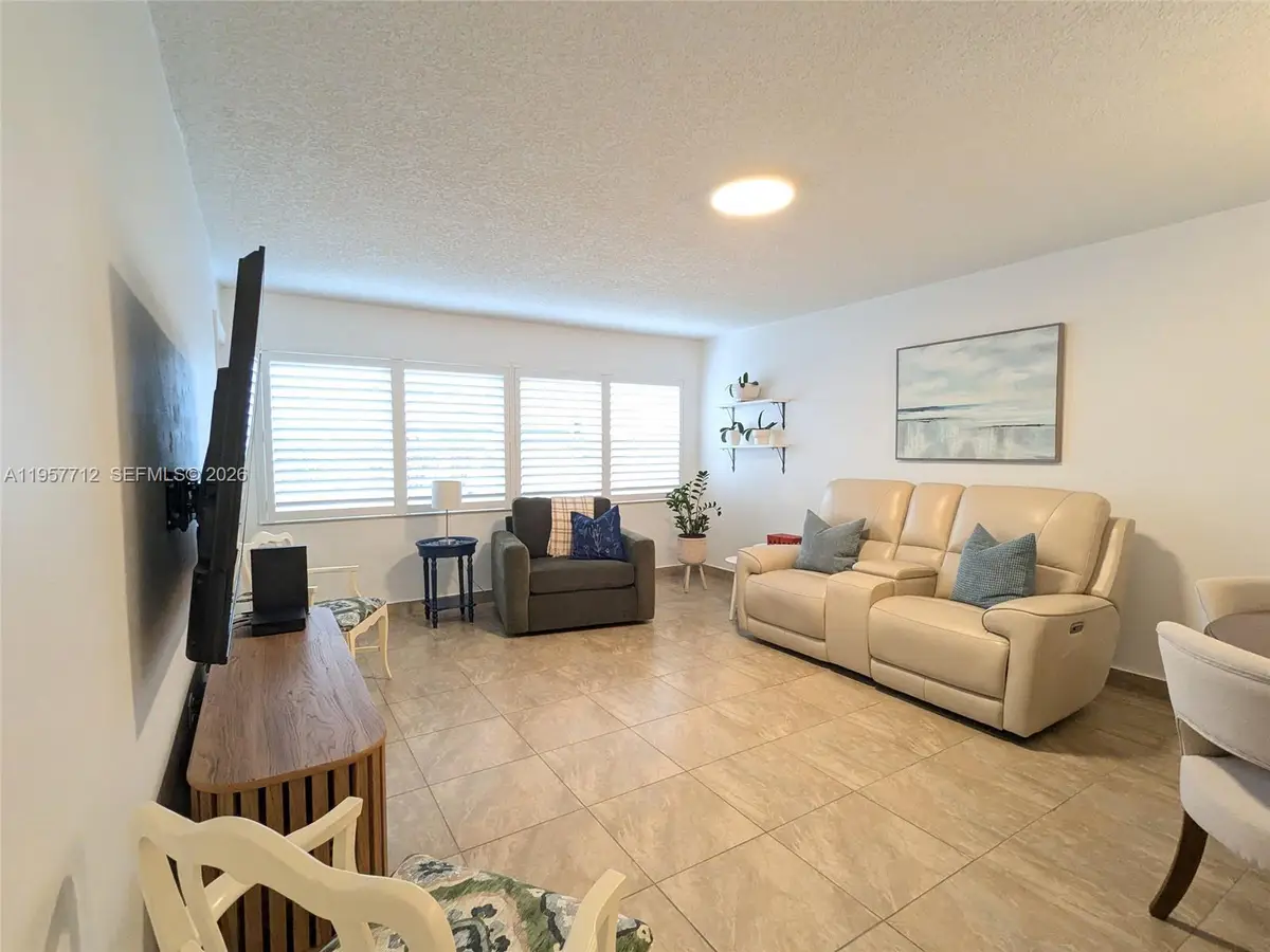 330 SE 2nd St #102E, Hallandale Beach, FL 33009 - Image #1