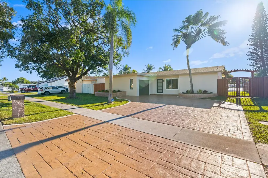 1221 NW 96th Ter, Pembroke Pines, FL 33024 - Image #2