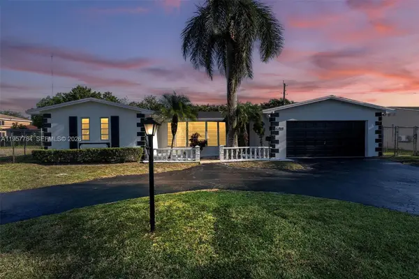 860 NW 207th St, Miami Gardens, FL 33169