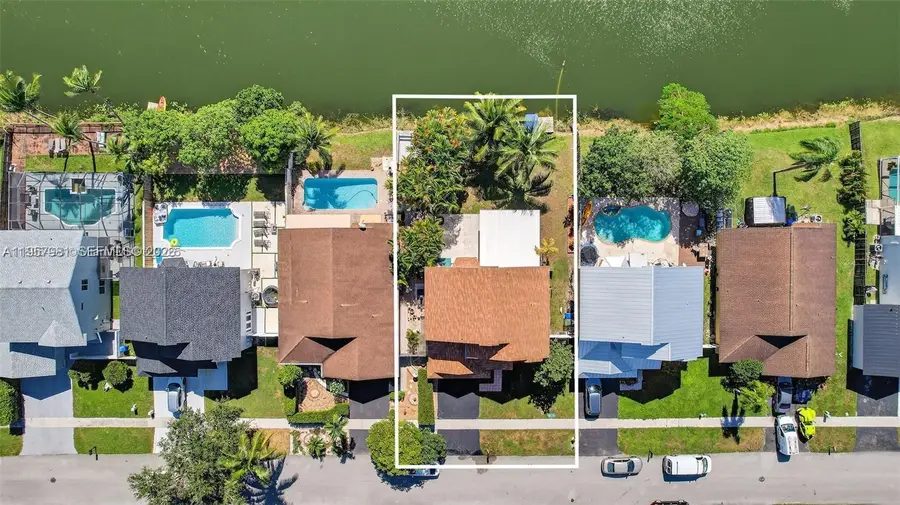 9710 SW 9th Ct, Pembroke Pines, FL 33025 - Image #3