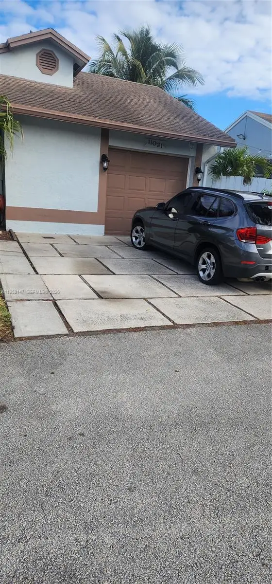11021 SW 13th St, Pembroke Pines, FL 33025