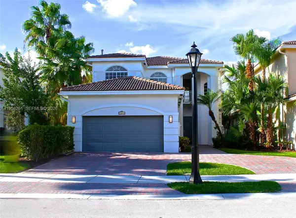 1675 NE 196th St, Miami, FL 33179