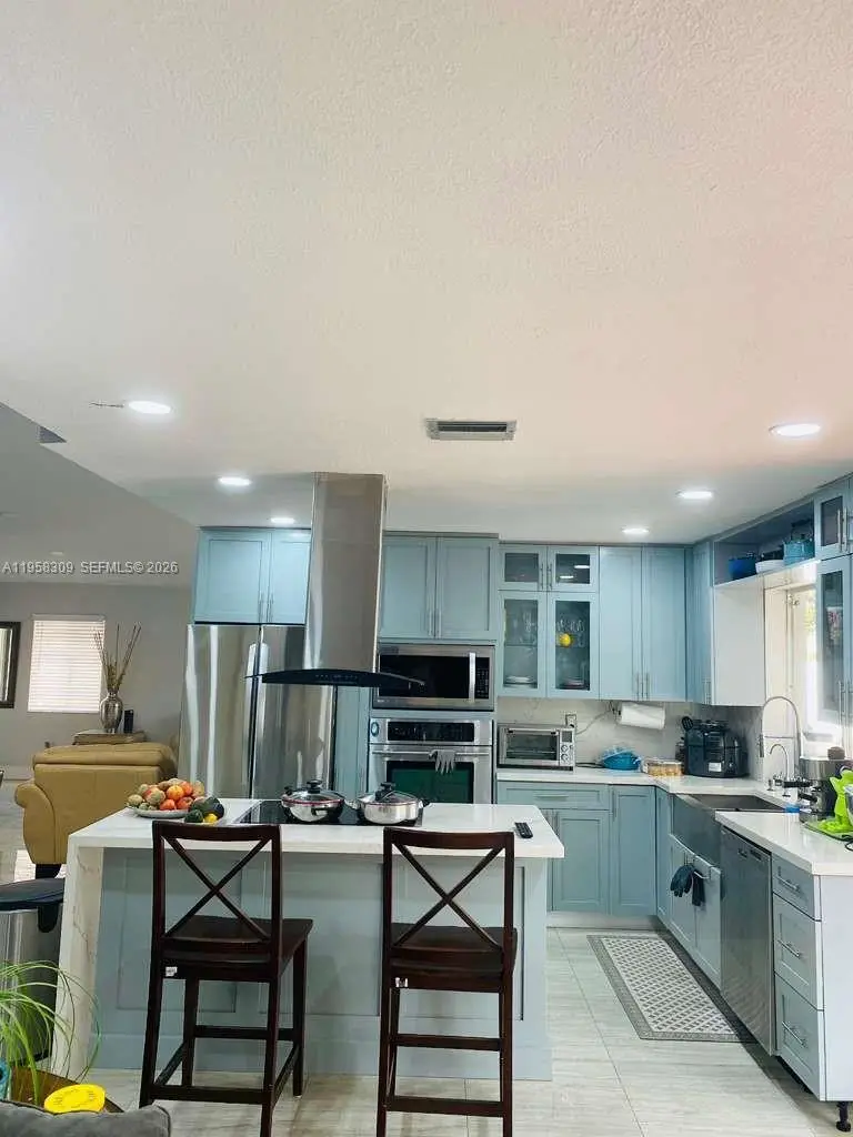 18237 NW 61st Pl, Hialeah, FL 33015 - Image #2