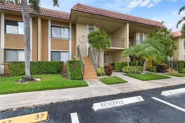 321 Lakeview Dr #204, Weston, FL 33326