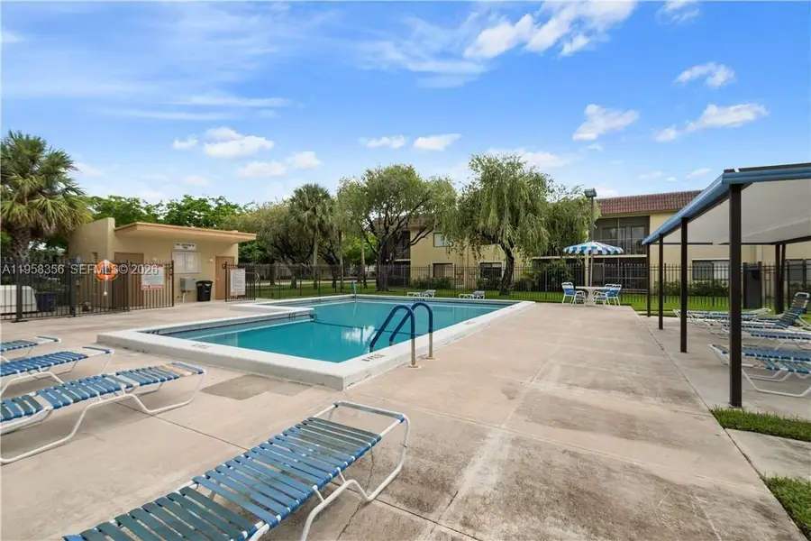 321 Lakeview Dr #204, Weston, FL 33326 - Image #2