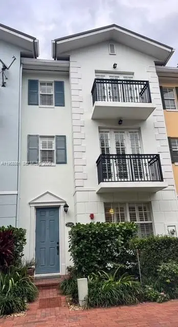 1049 W Heritage Club Cir, Delray Beach, FL 33483