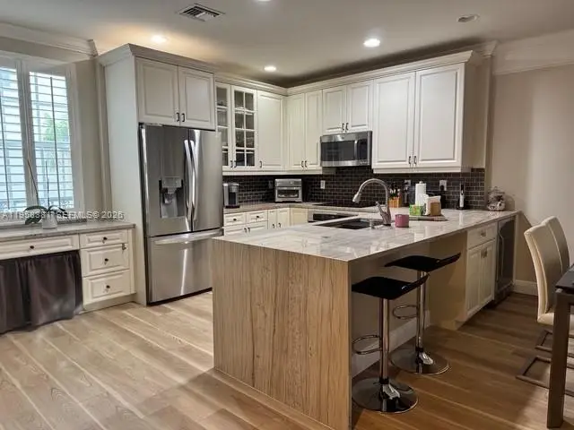 1049 W Heritage Club Cir, Delray Beach, FL 33483 - Image #2