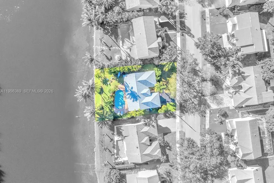 10230 Grove Ln, Cooper City, FL 33328 - Image #2